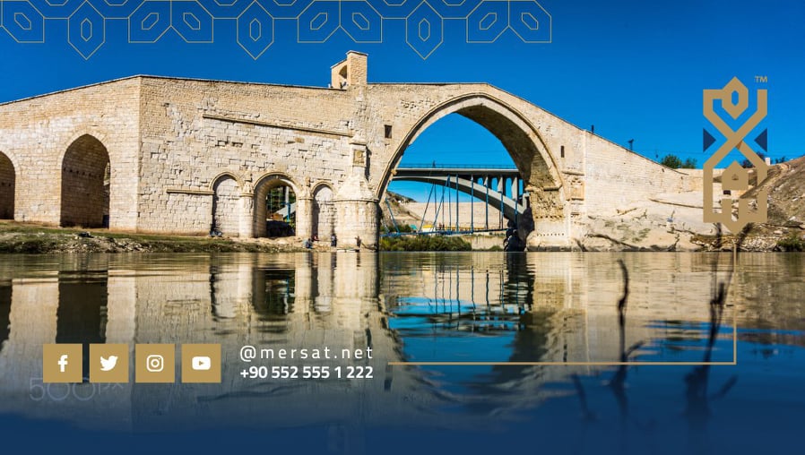 The largest arch of stone in the world is located in Turkey